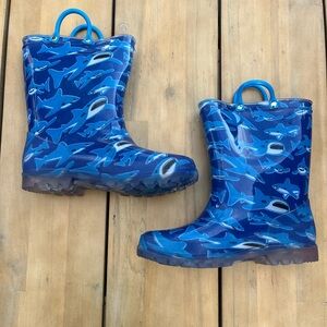 Cruz Kiks Youth Rubber Rain Boots with Shark Pattern